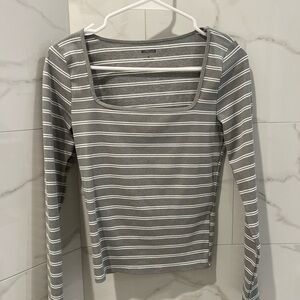 Hollister Women's Long Sleeve Gray and White Striped Tee